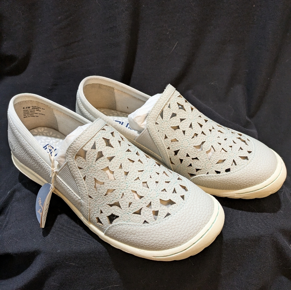 Women's leather shoes